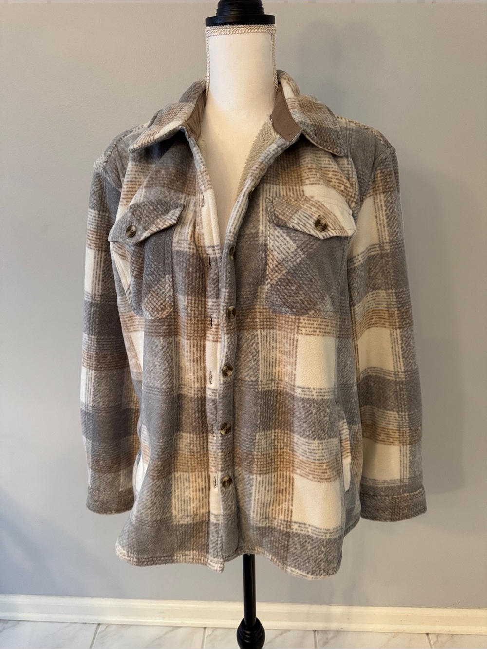 Plaid Button-Front Shacket Jacket in Gray & Cream